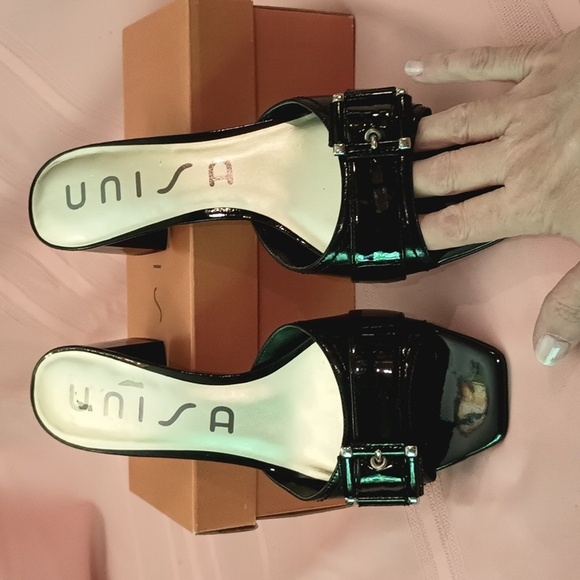 UNISA BLK Patent Leather w/Buckle and  Block Heel - Picture 3 of 9